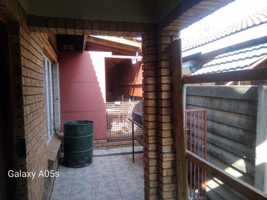 4 Bedroom Property for Sale in Oos Einde North West